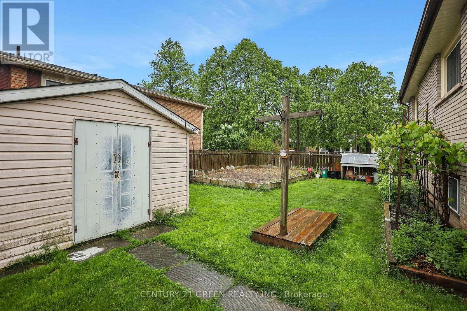 7812 BADGER ROAD Image 29