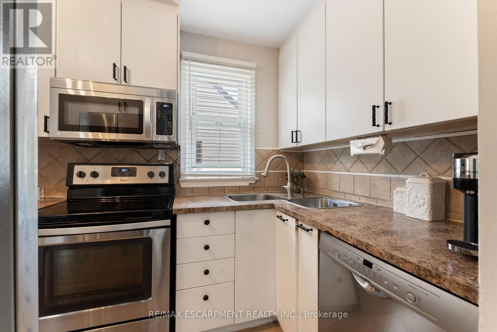 49 EATON PLACE Image 11