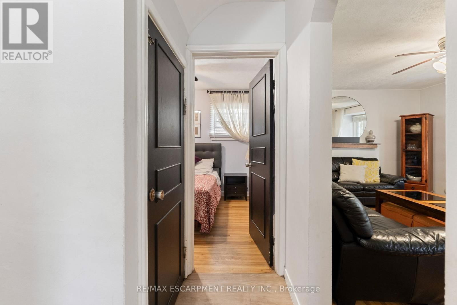 49 EATON PLACE Image 18