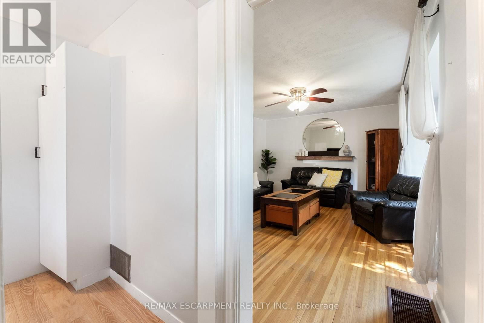 49 EATON PLACE Image 5