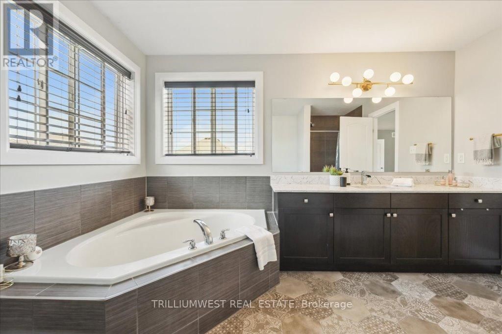 389 BAMBERG CRESCENT Image 20