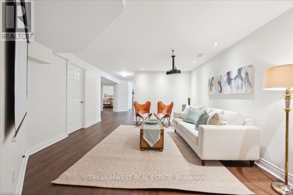 389 BAMBERG CRESCENT Image 35