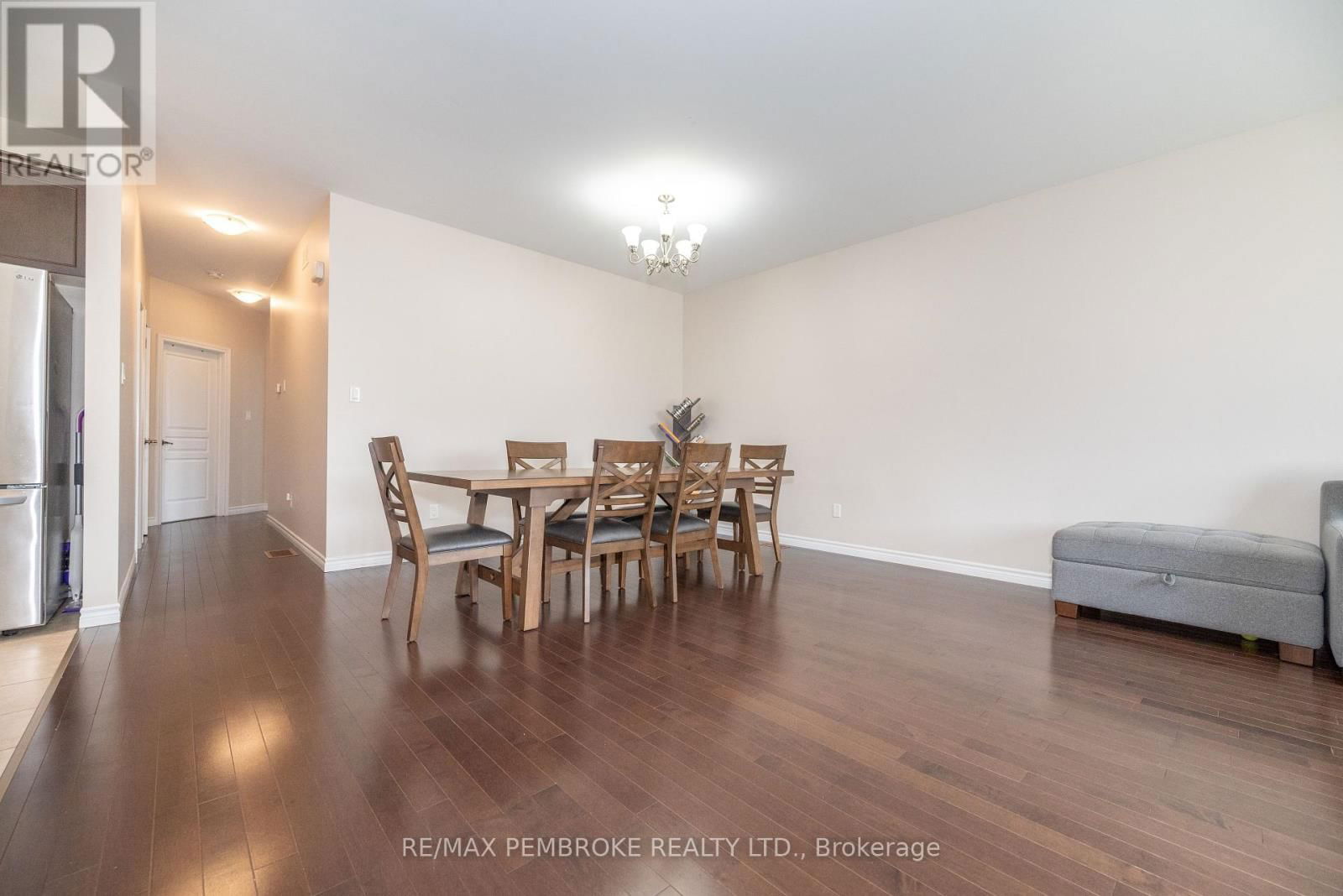 547 GARDNER CRESCENT Image 11