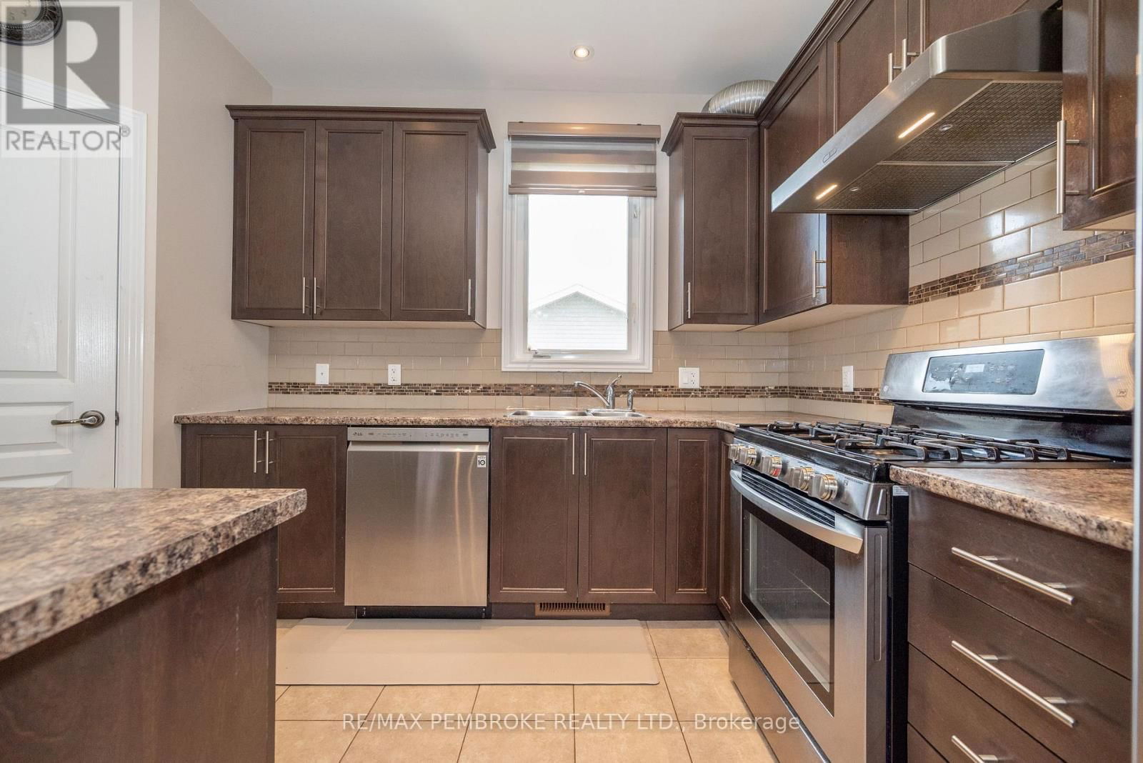 547 GARDNER CRESCENT Image 15