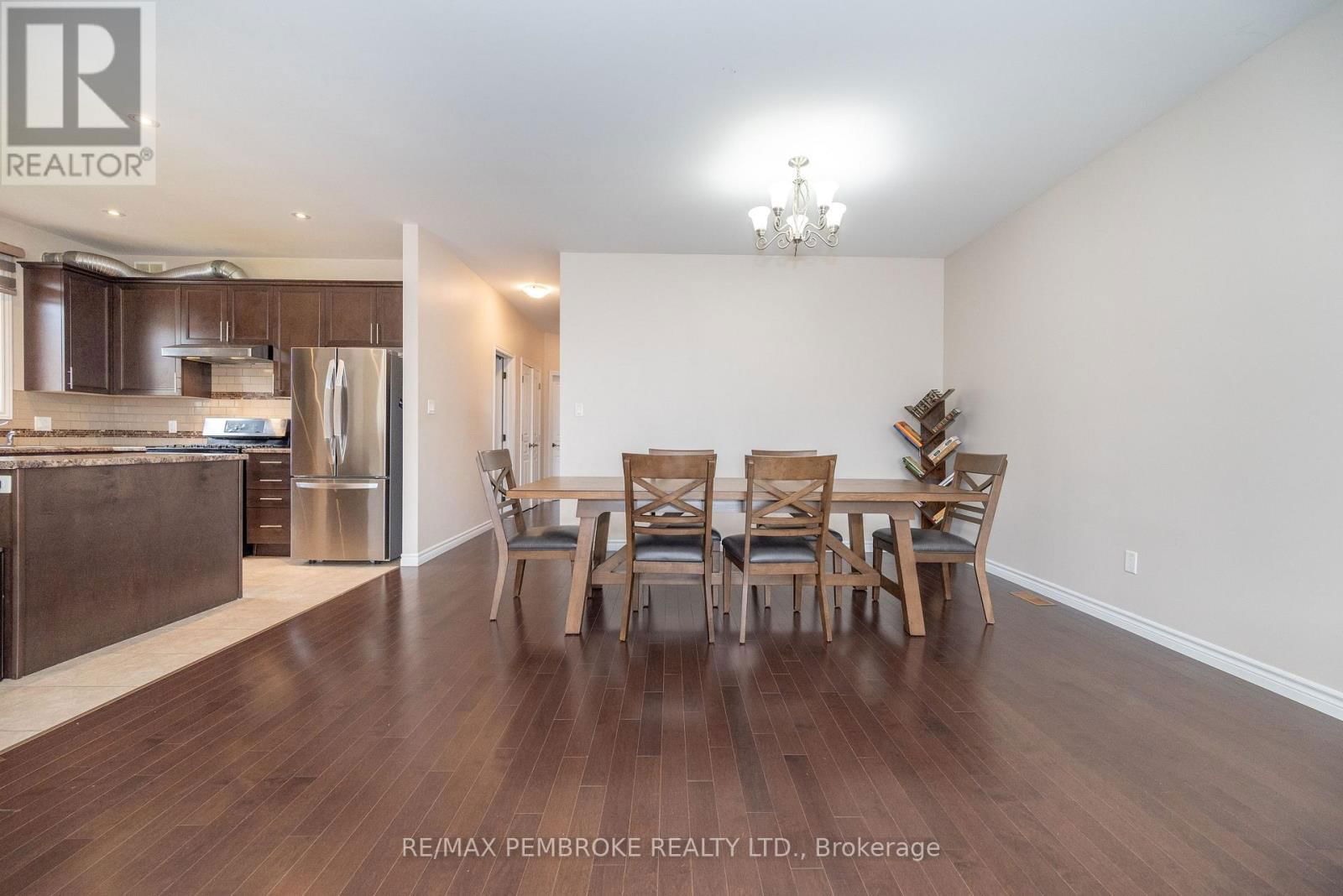 547 GARDNER CRESCENT Image 16