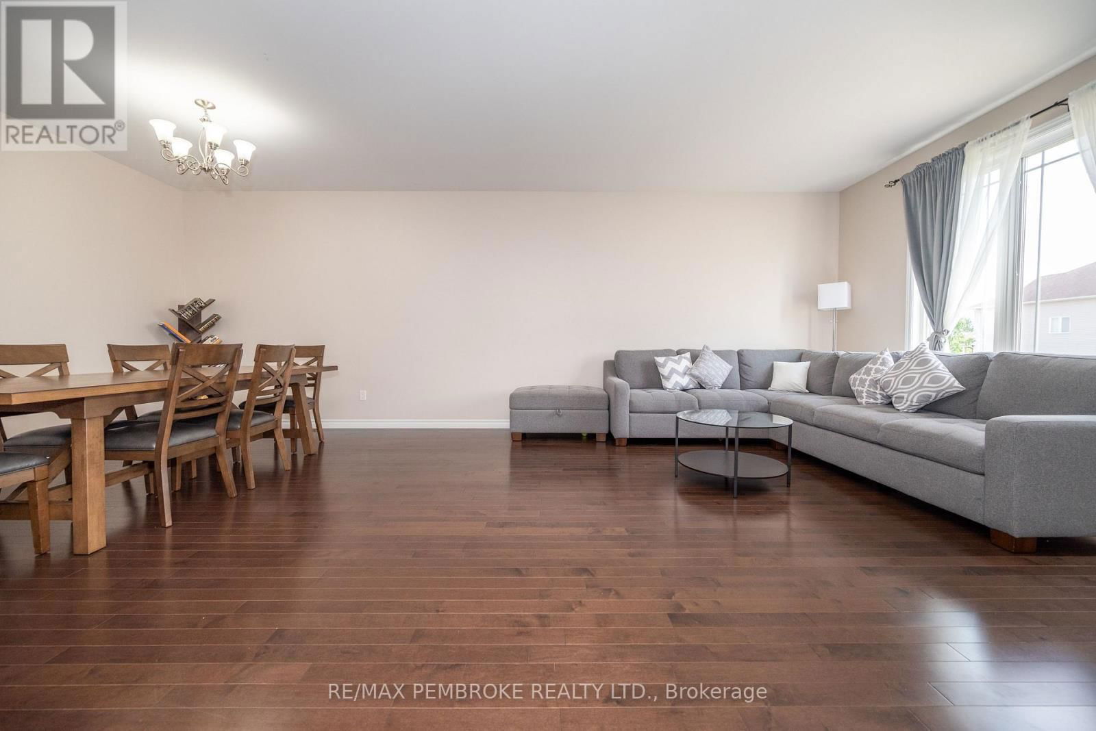 547 GARDNER CRESCENT Image 18
