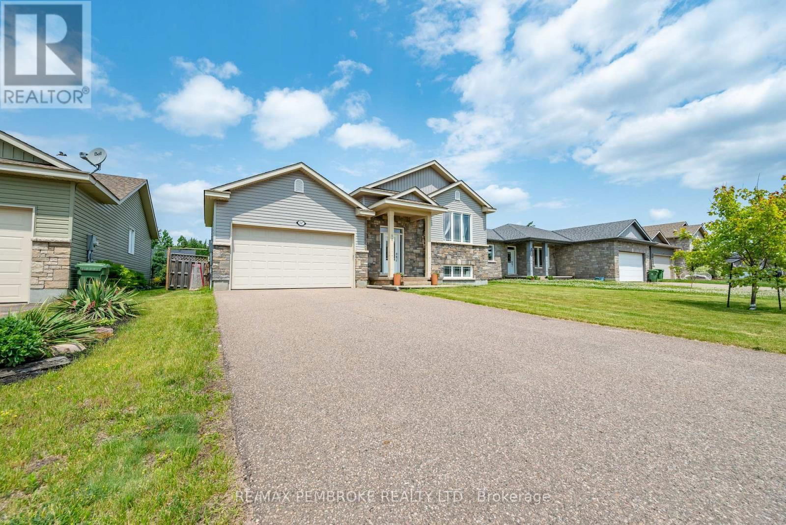 547 GARDNER CRESCENT Image 2