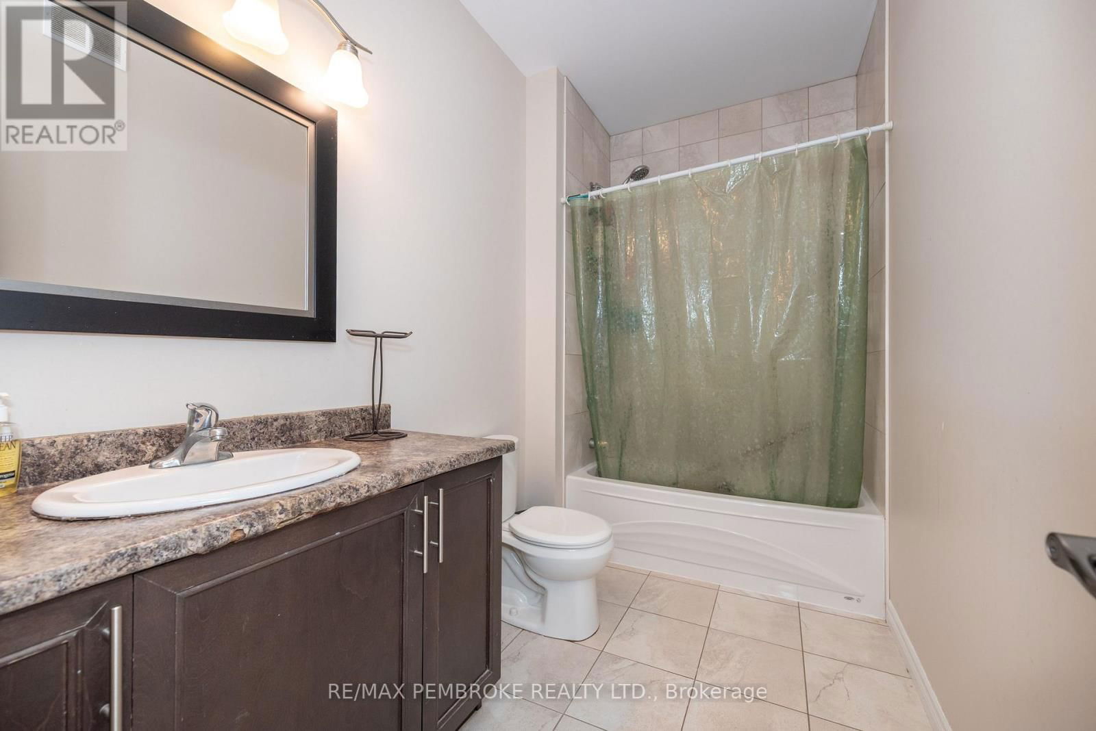 547 GARDNER CRESCENT Image 20
