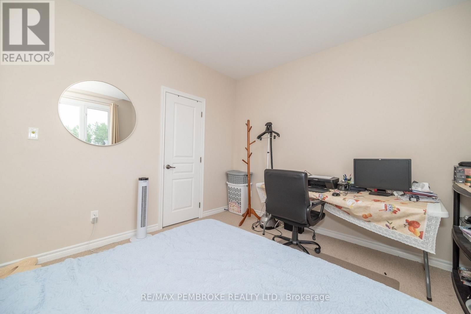 547 GARDNER CRESCENT Image 22