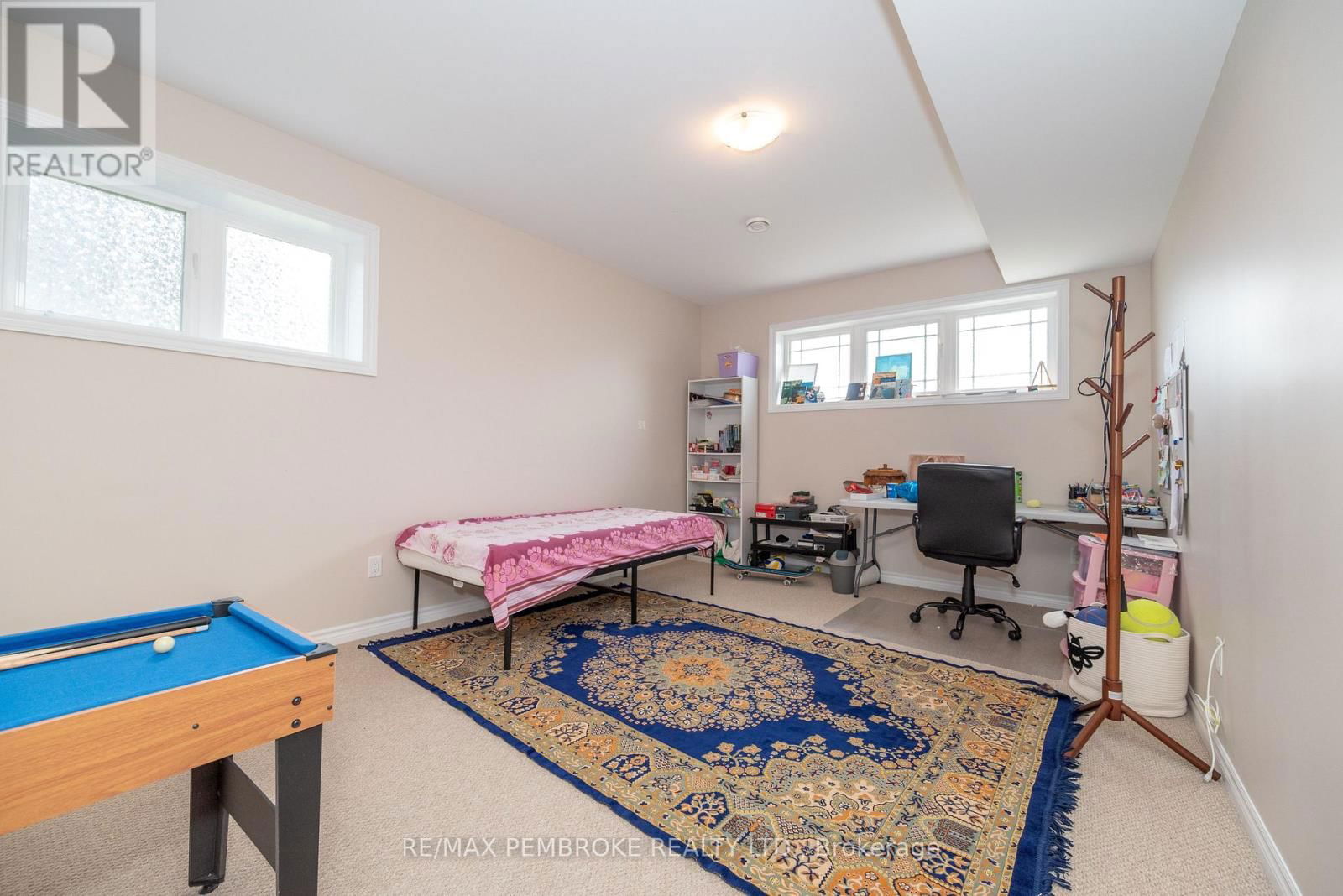 547 GARDNER CRESCENT Image 38