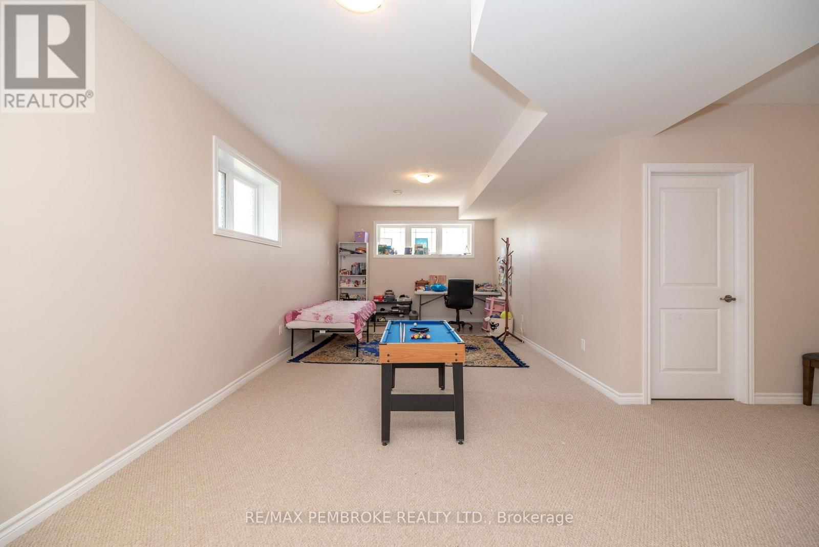 547 GARDNER CRESCENT Image 41