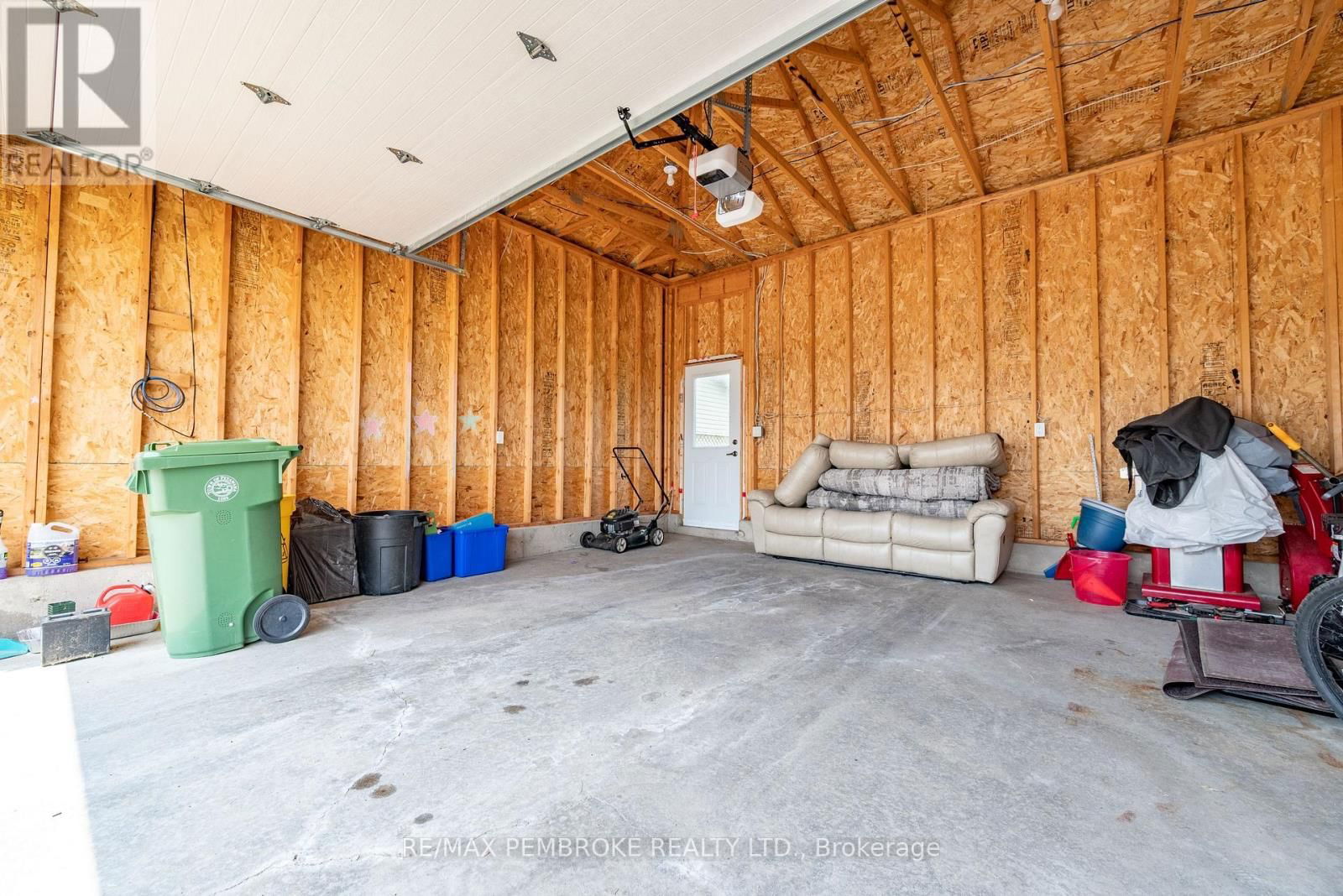547 GARDNER CRESCENT Image 43