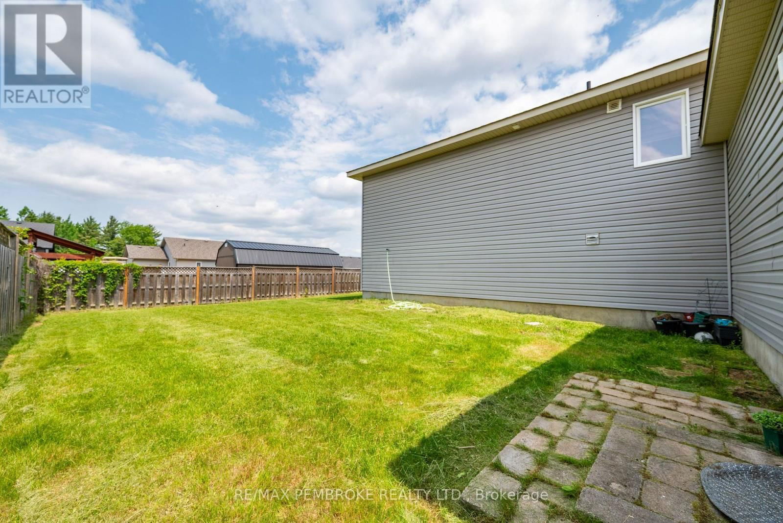 547 GARDNER CRESCENT Image 48