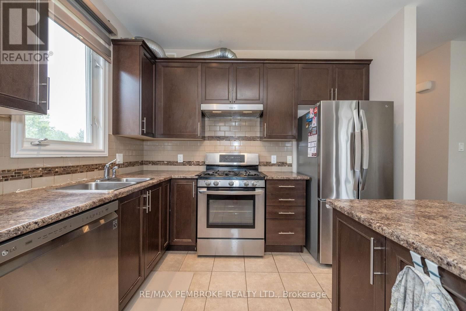 547 GARDNER CRESCENT Image 8