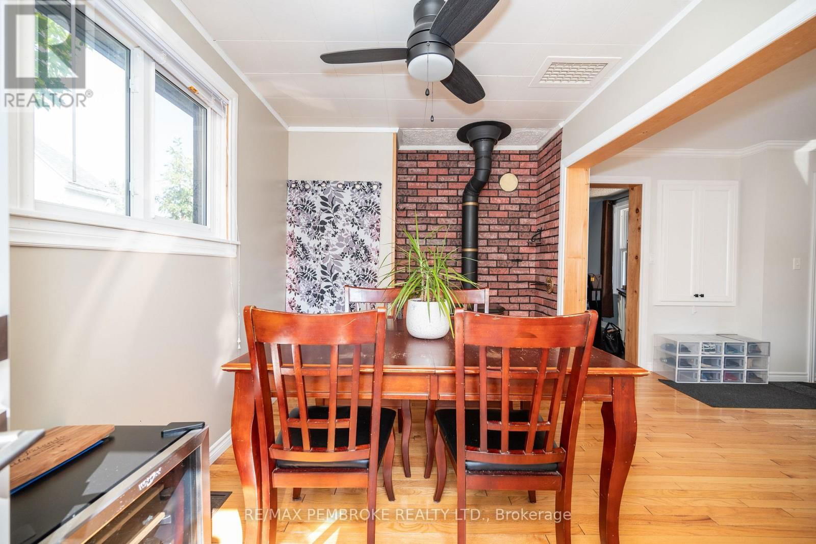 594 MILLER STREET Image 10