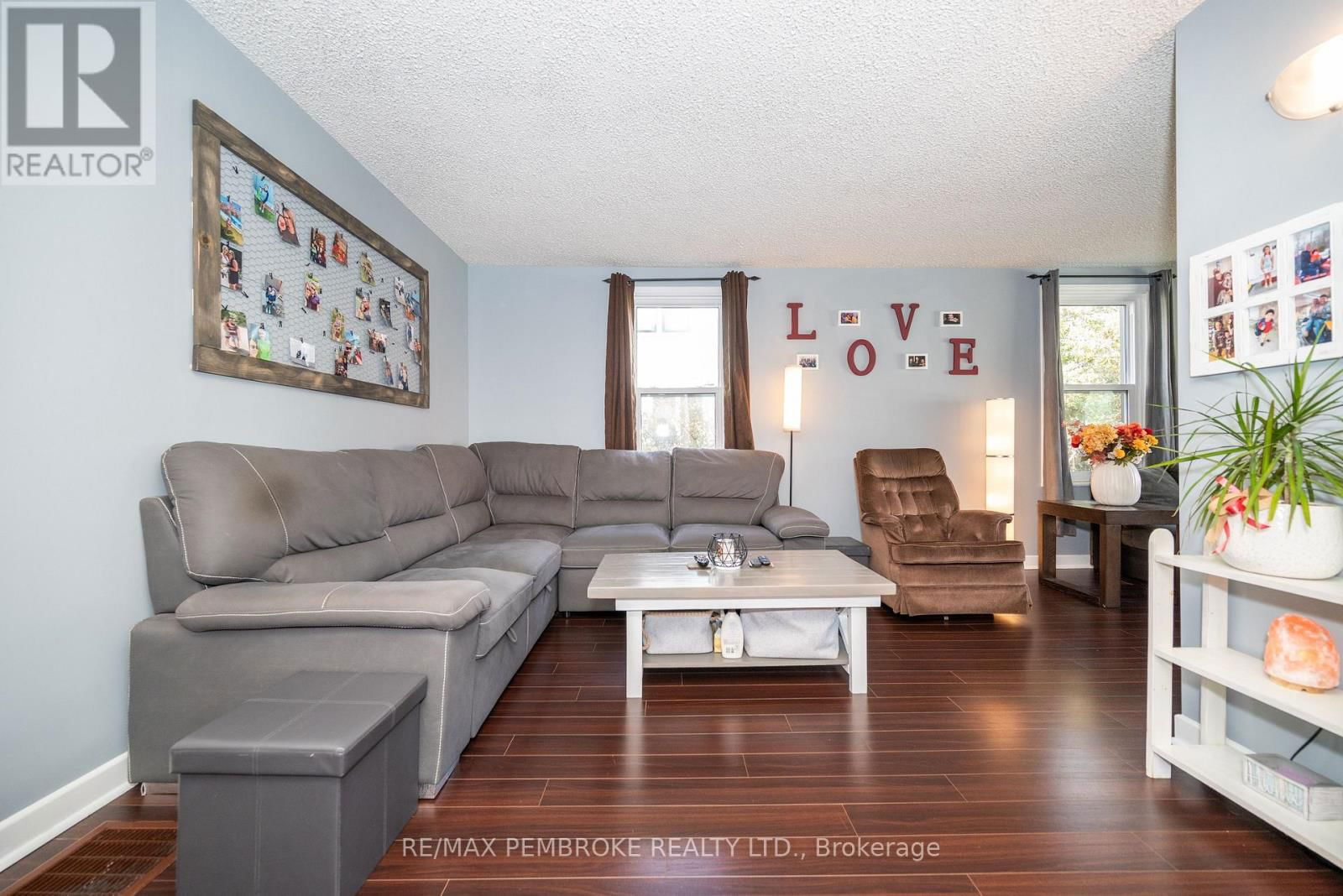 594 MILLER STREET Image 12
