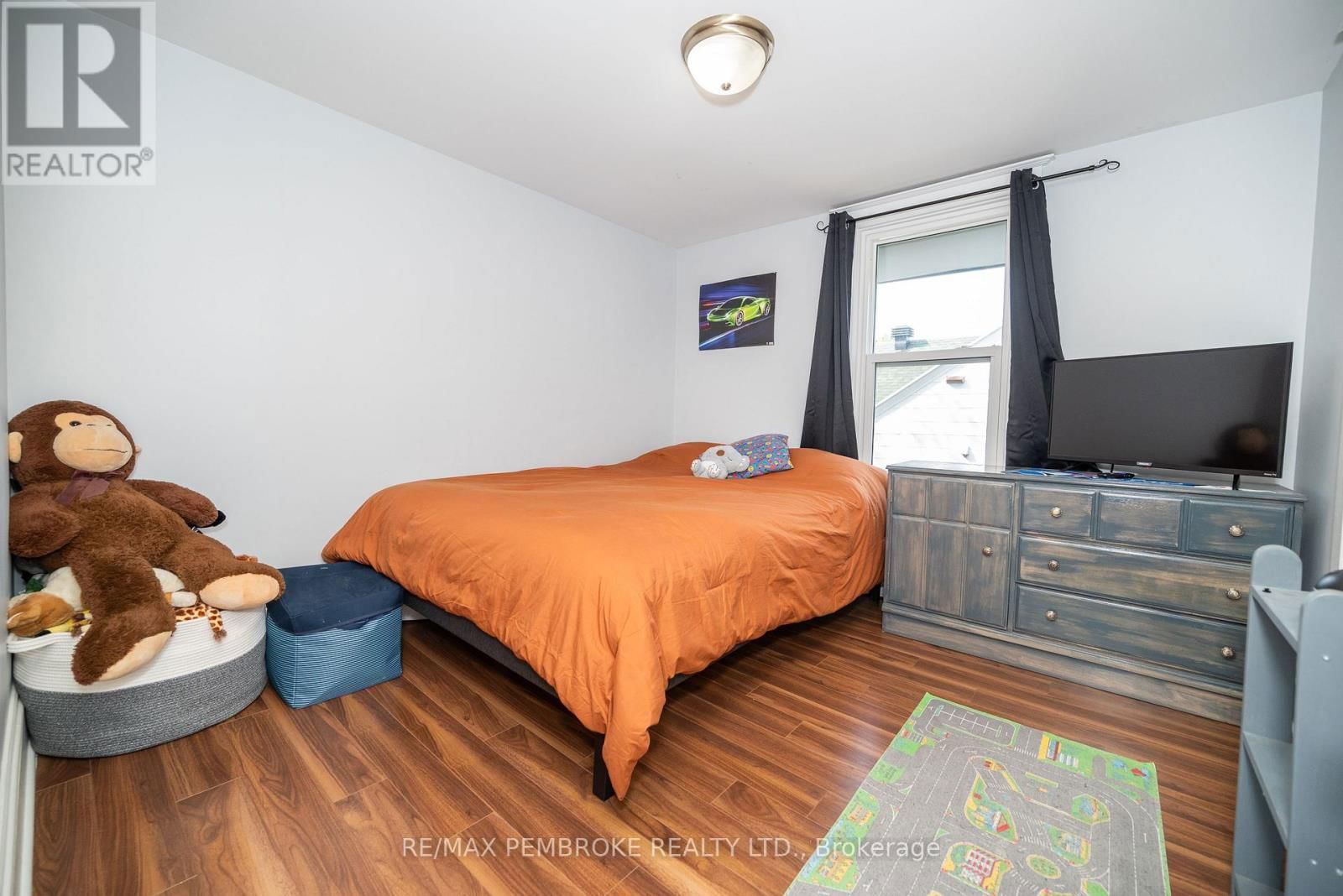 594 MILLER STREET Image 25