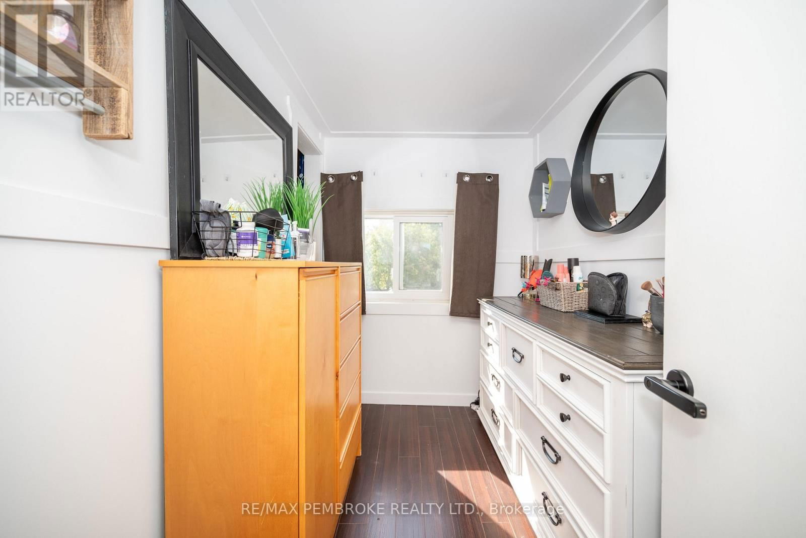 594 MILLER STREET Image 26