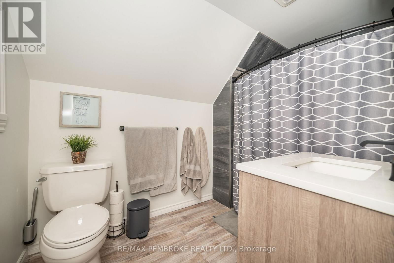 594 MILLER STREET Image 27