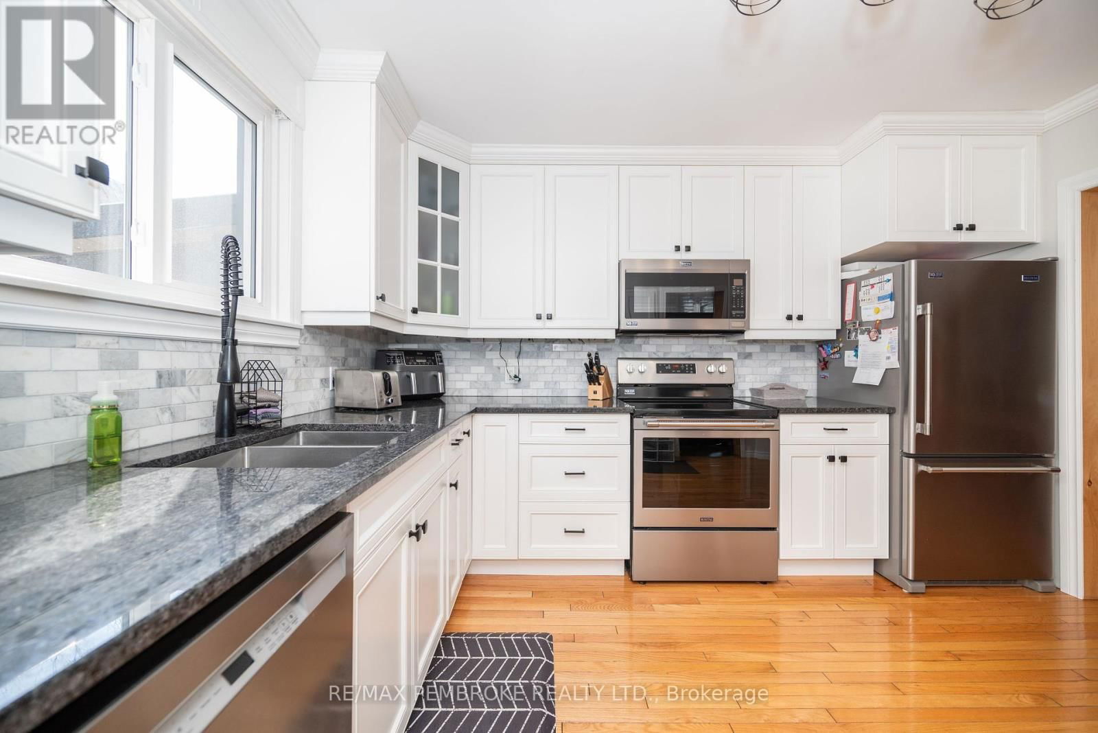 594 MILLER STREET Image 3
