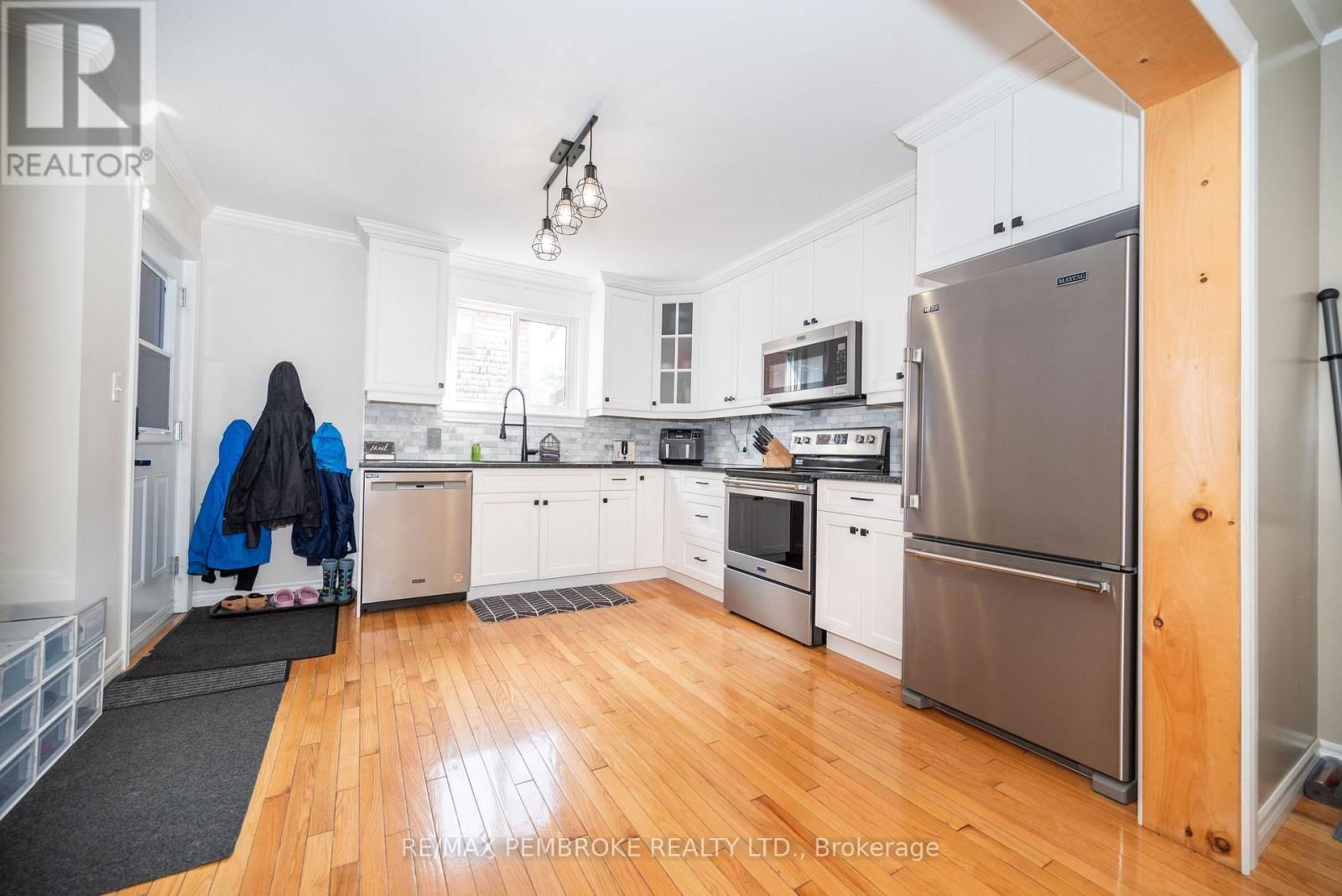 594 MILLER STREET Image 6