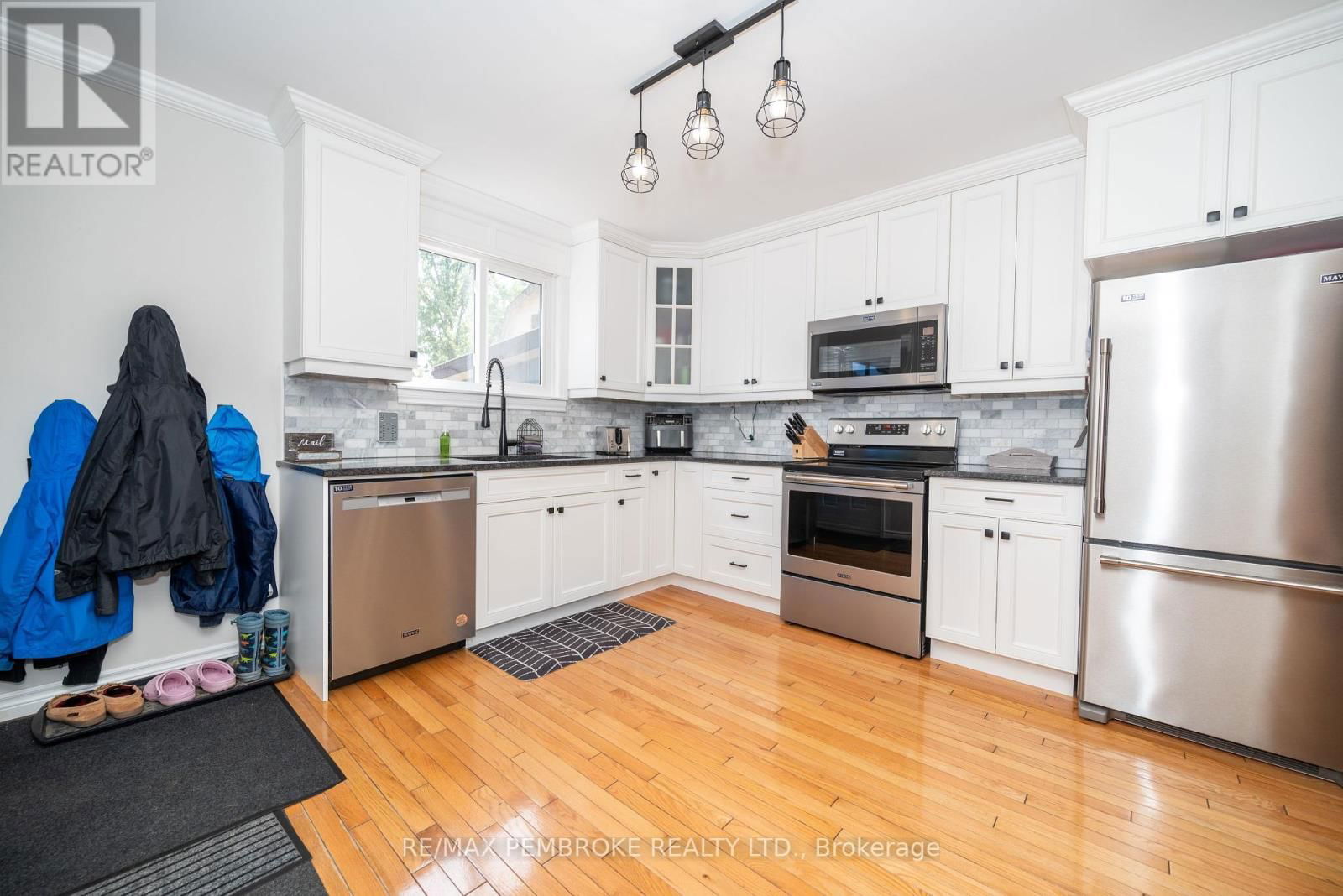 594 MILLER STREET Image 7