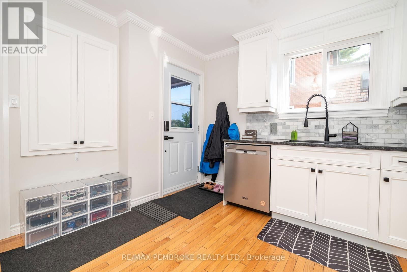 594 MILLER STREET Image 8