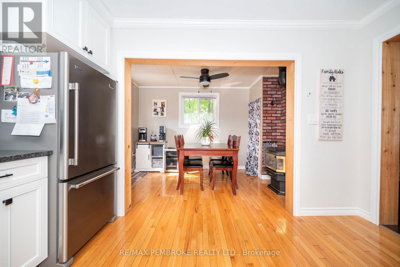 594 MILLER STREET Image 9