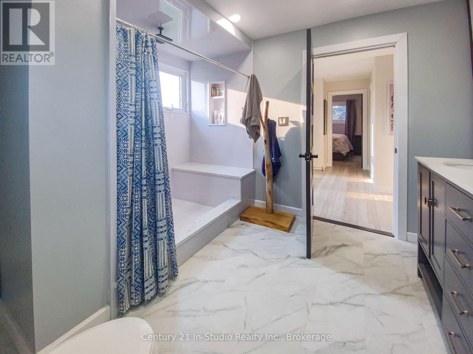 20 MOHAWK CRESCENT Image 10