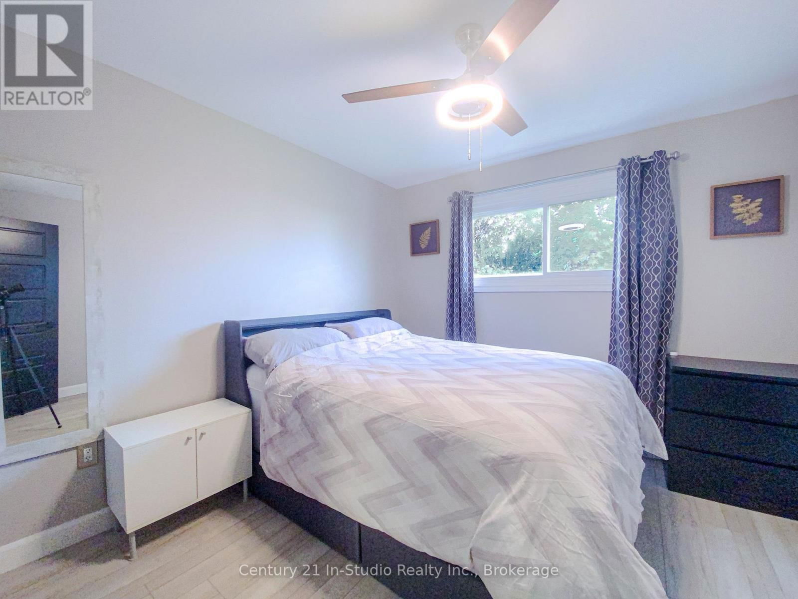 20 MOHAWK CRESCENT Image 16