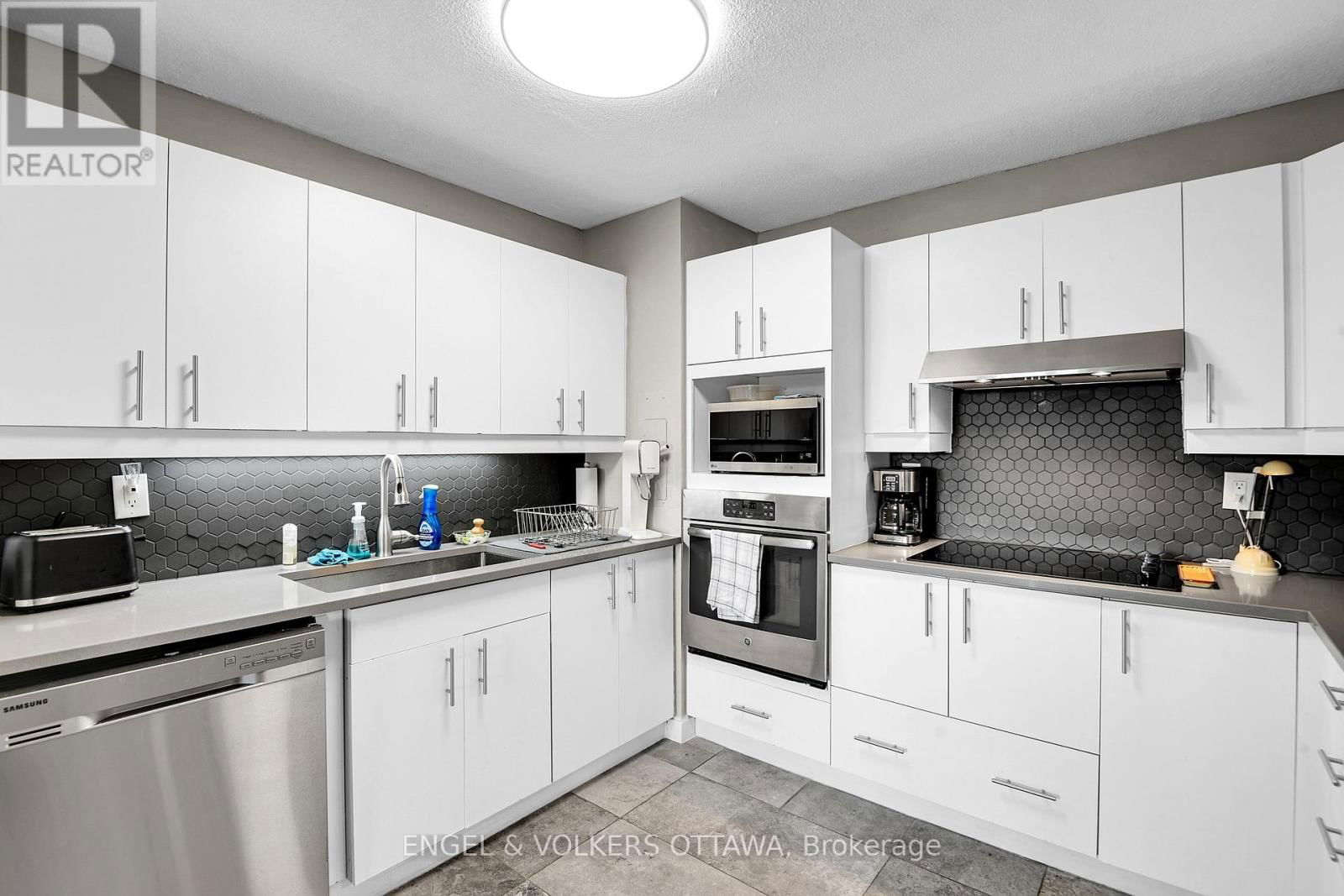 810 - 2951 RIVERSIDE DRIVE Image 12