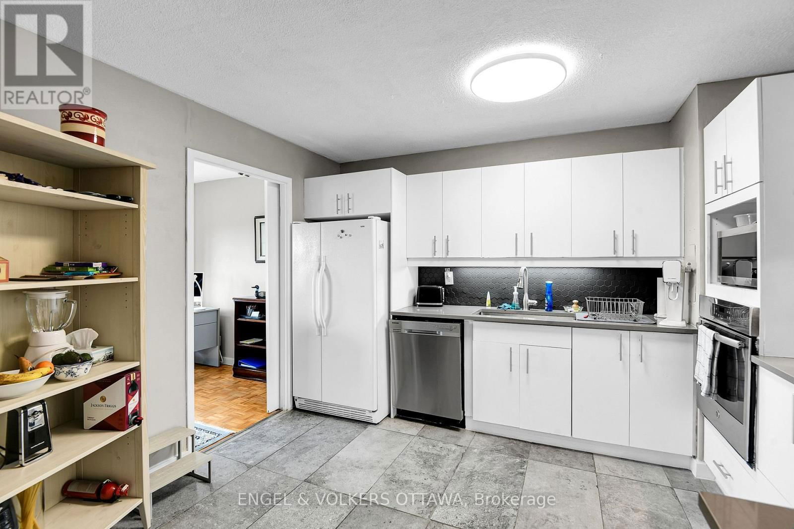 810 - 2951 RIVERSIDE DRIVE Image 14