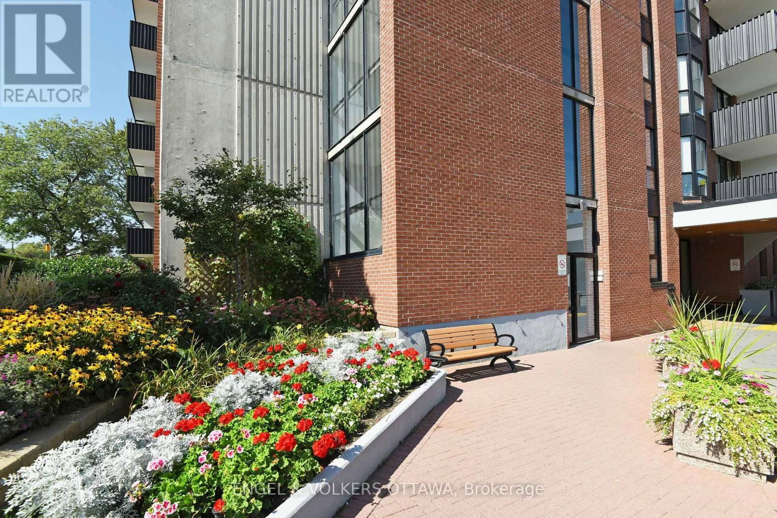810 - 2951 RIVERSIDE DRIVE Image 2