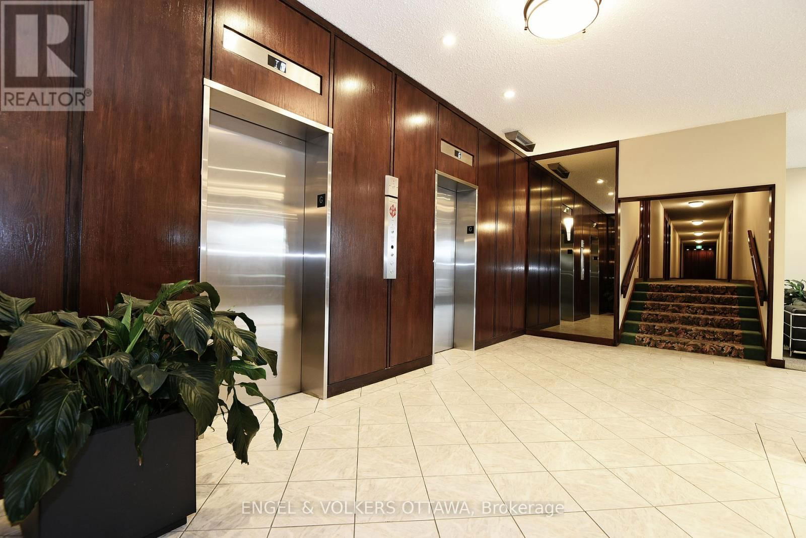 810 - 2951 RIVERSIDE DRIVE Image 3