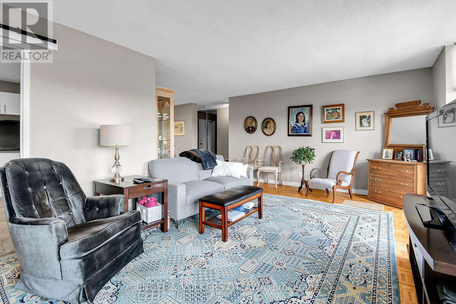 810 - 2951 RIVERSIDE DRIVE Image 6