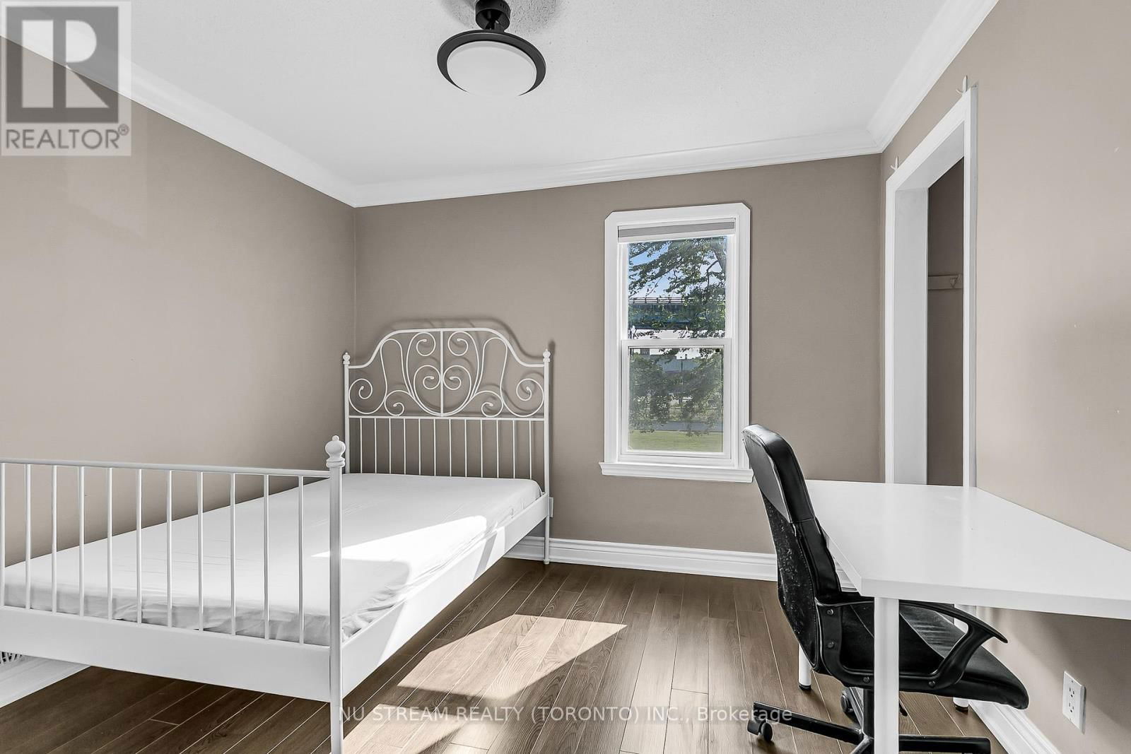 427 INDIAN ROAD Image 18
