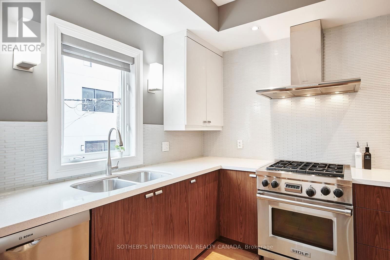 384 BERKLEY AVENUE Image 10