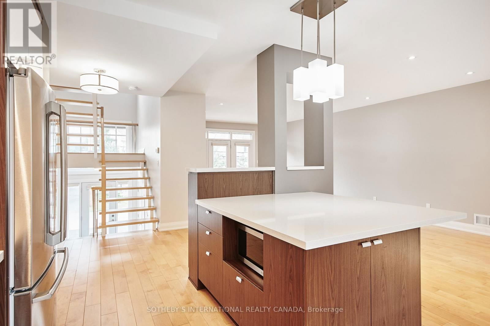 384 BERKLEY AVENUE Image 11