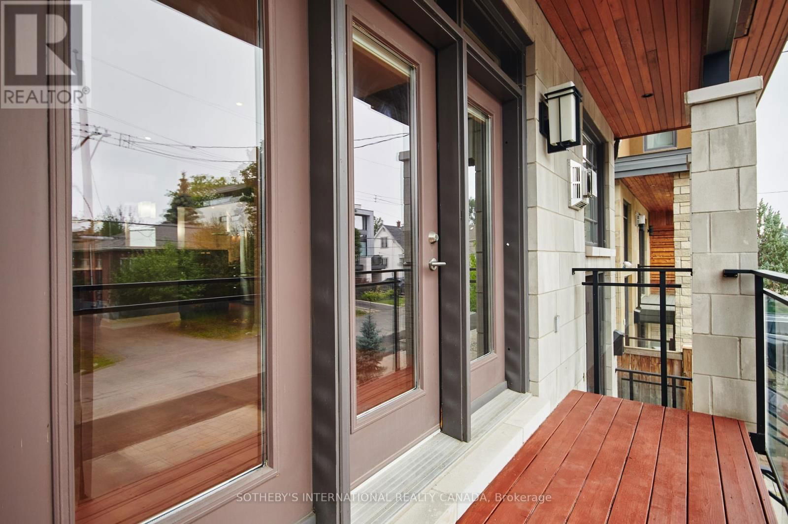 384 BERKLEY AVENUE Image 12