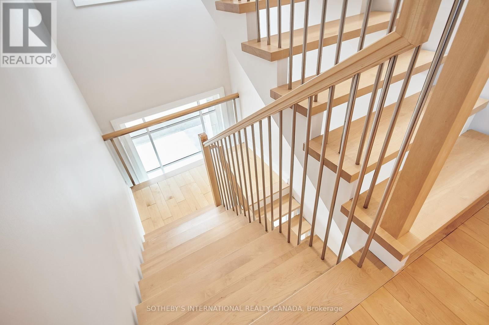 384 BERKLEY AVENUE Image 13
