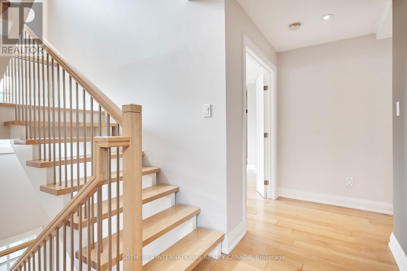 384 BERKLEY AVENUE Image 14