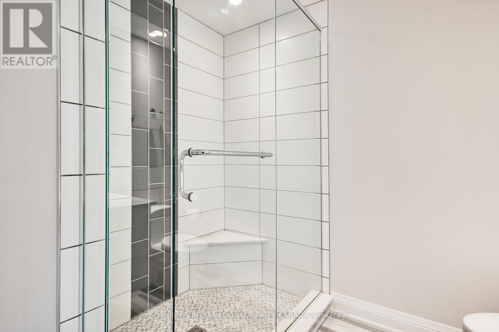 384 BERKLEY AVENUE Image 18