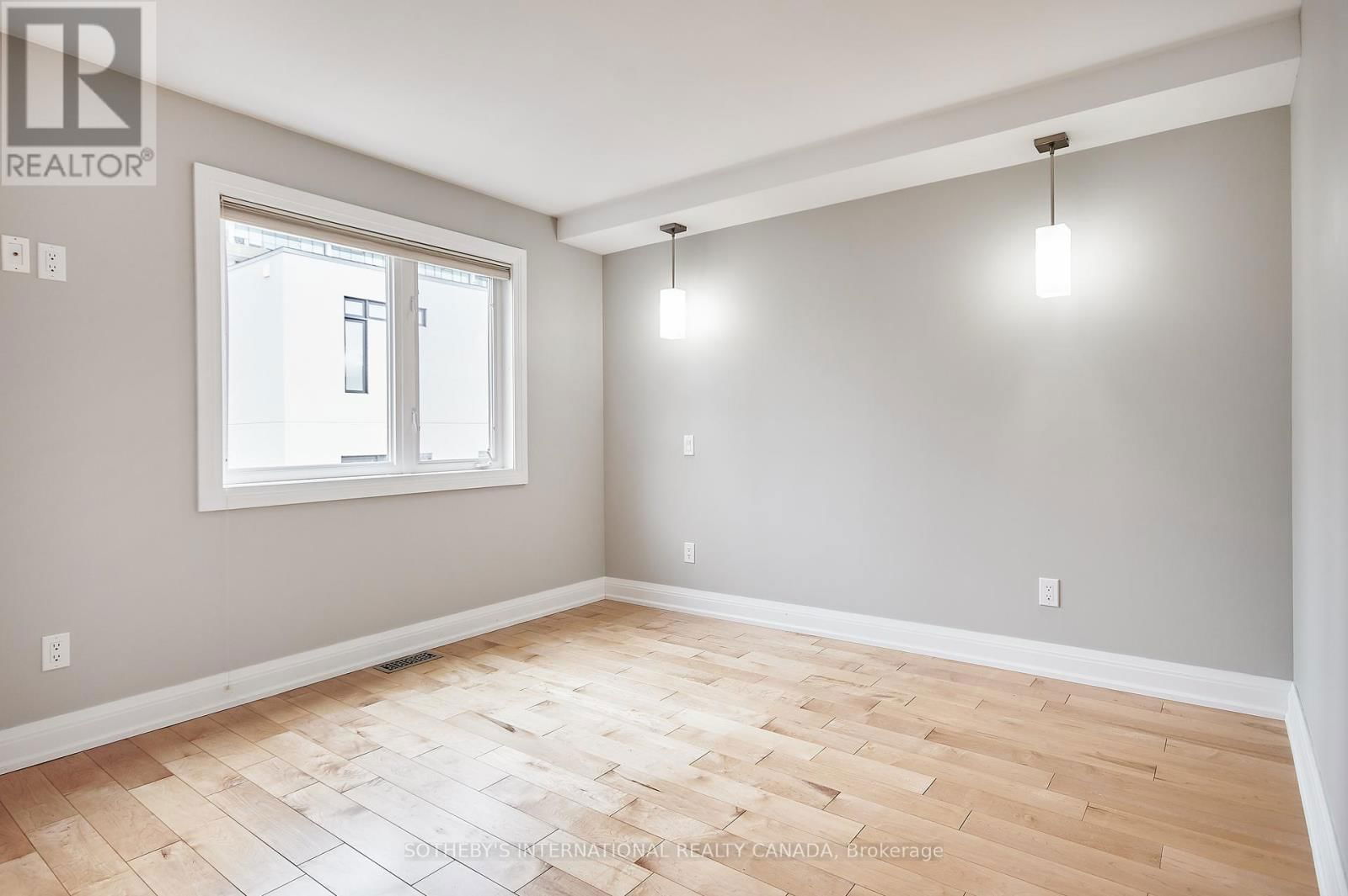 384 BERKLEY AVENUE Image 19