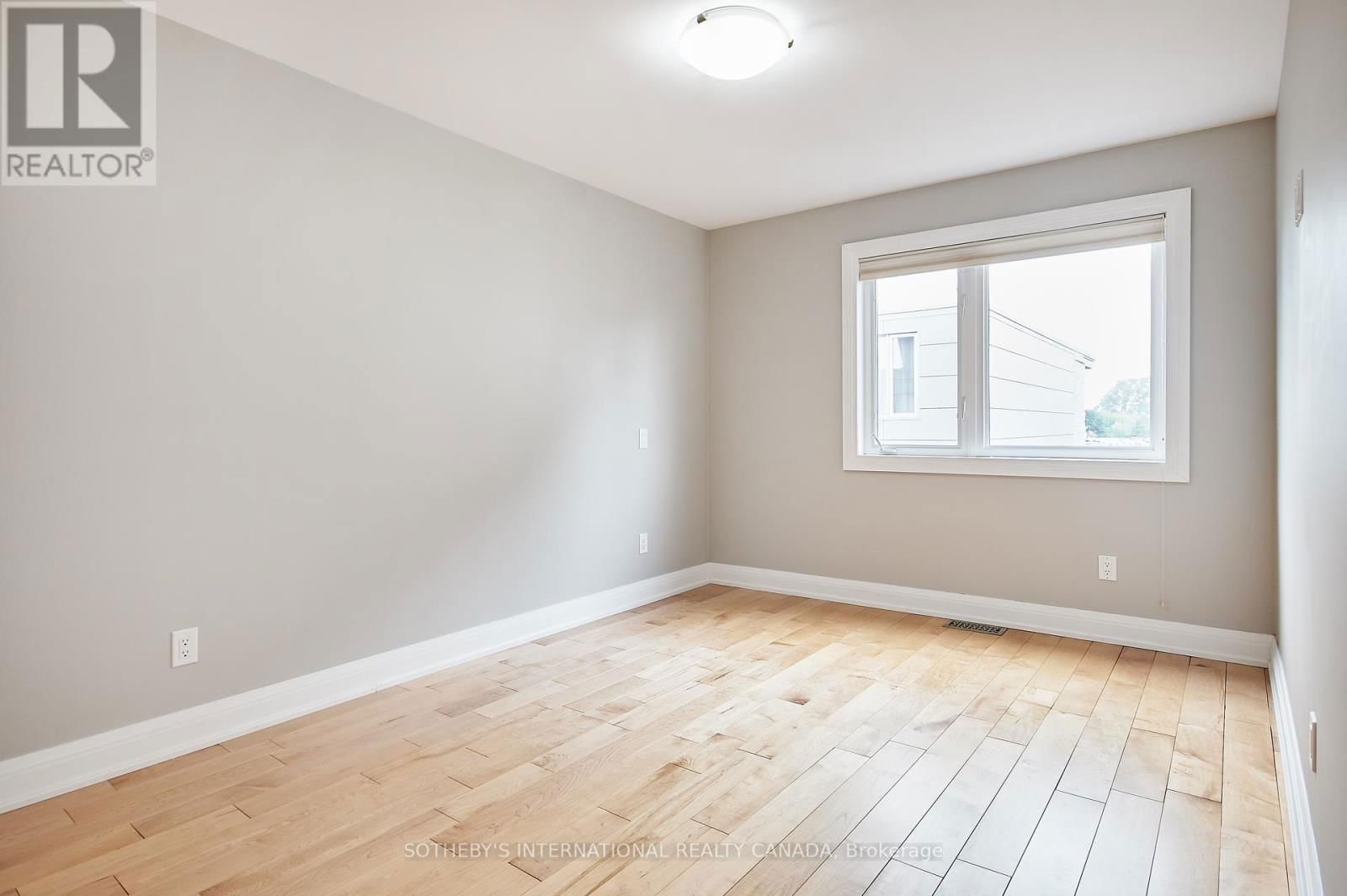 384 BERKLEY AVENUE Image 21