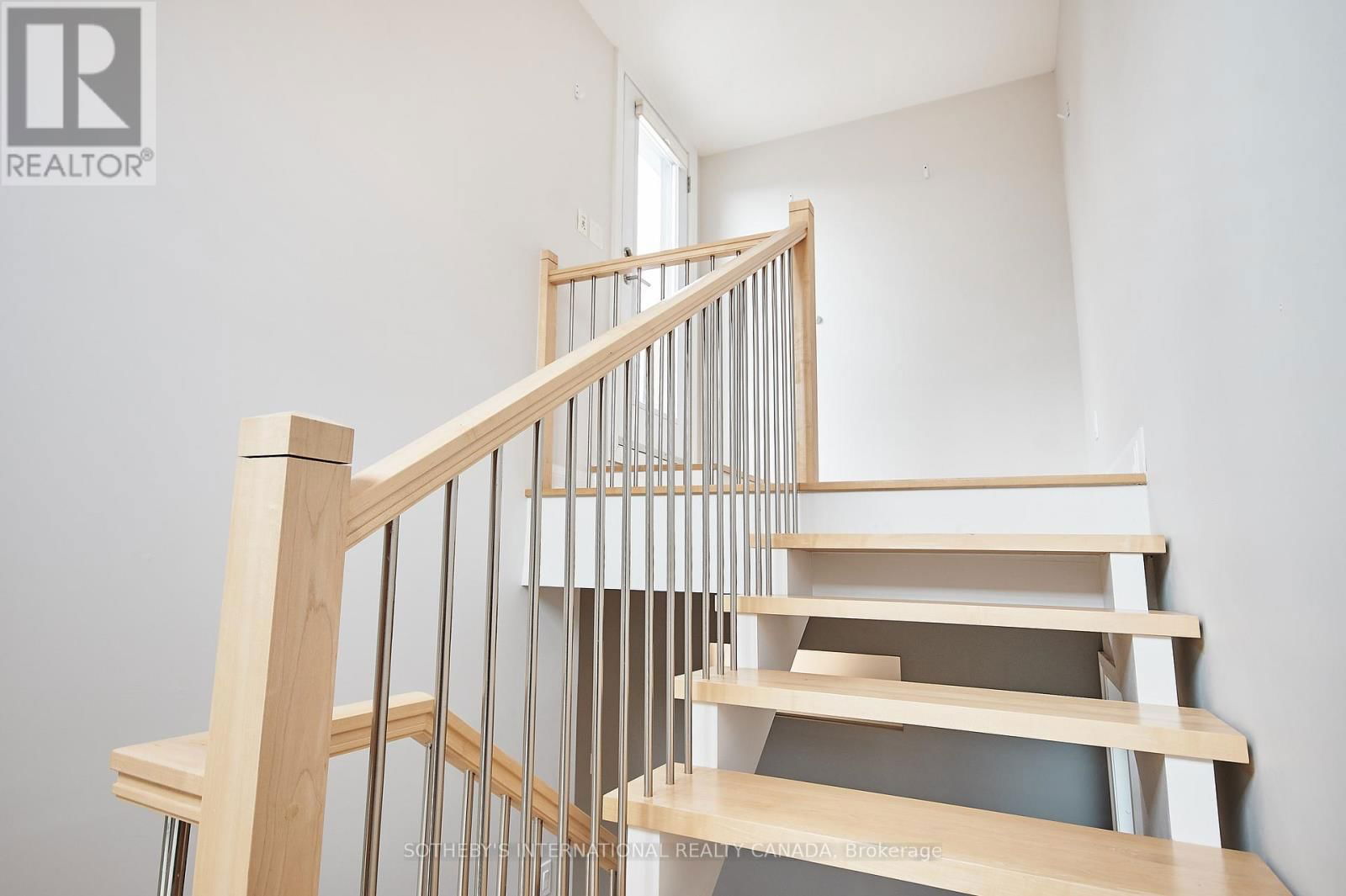 384 BERKLEY AVENUE Image 25