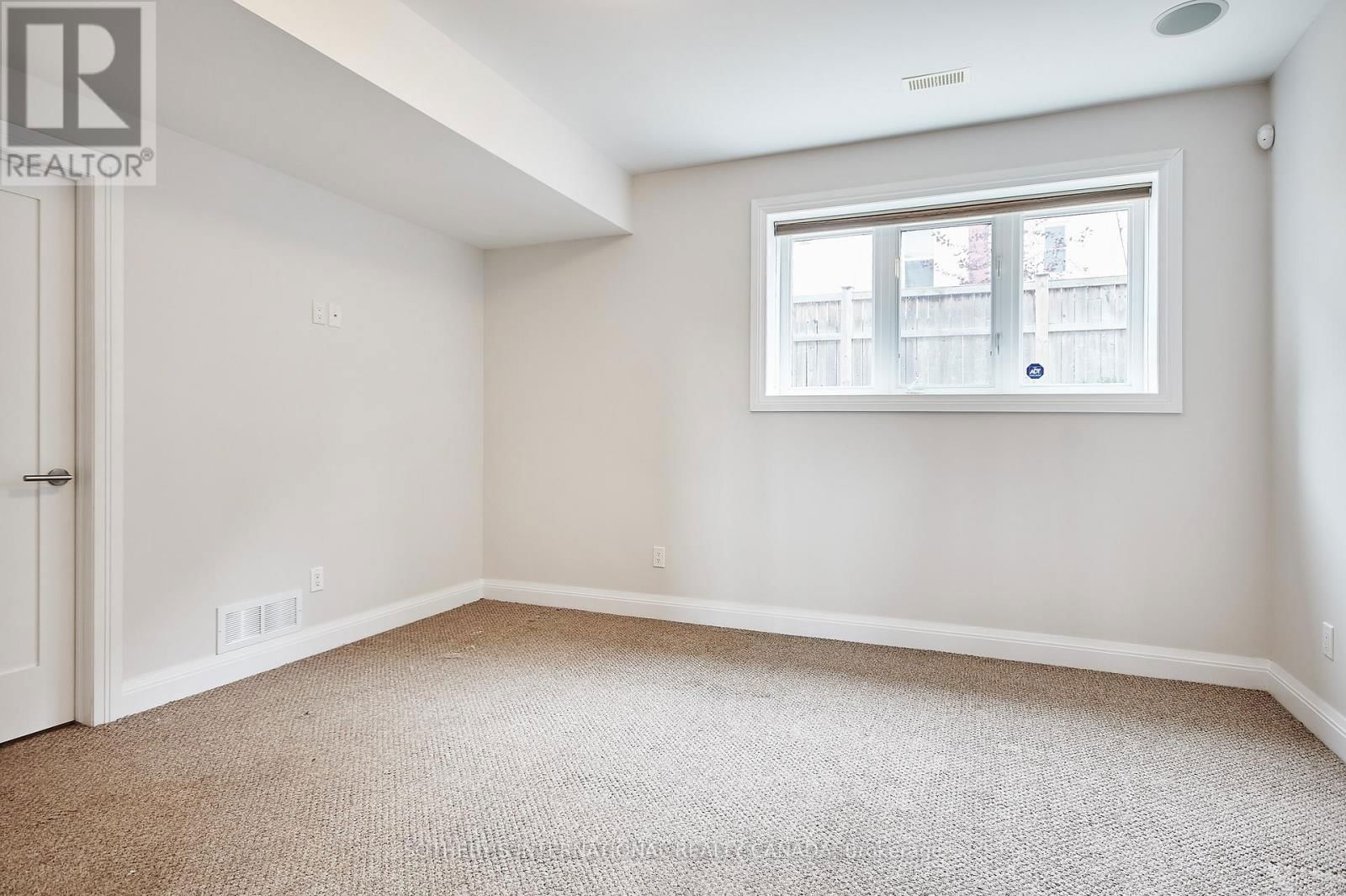 384 BERKLEY AVENUE Image 28