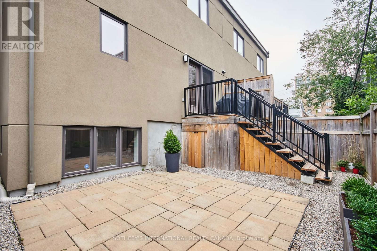 384 BERKLEY AVENUE Image 32