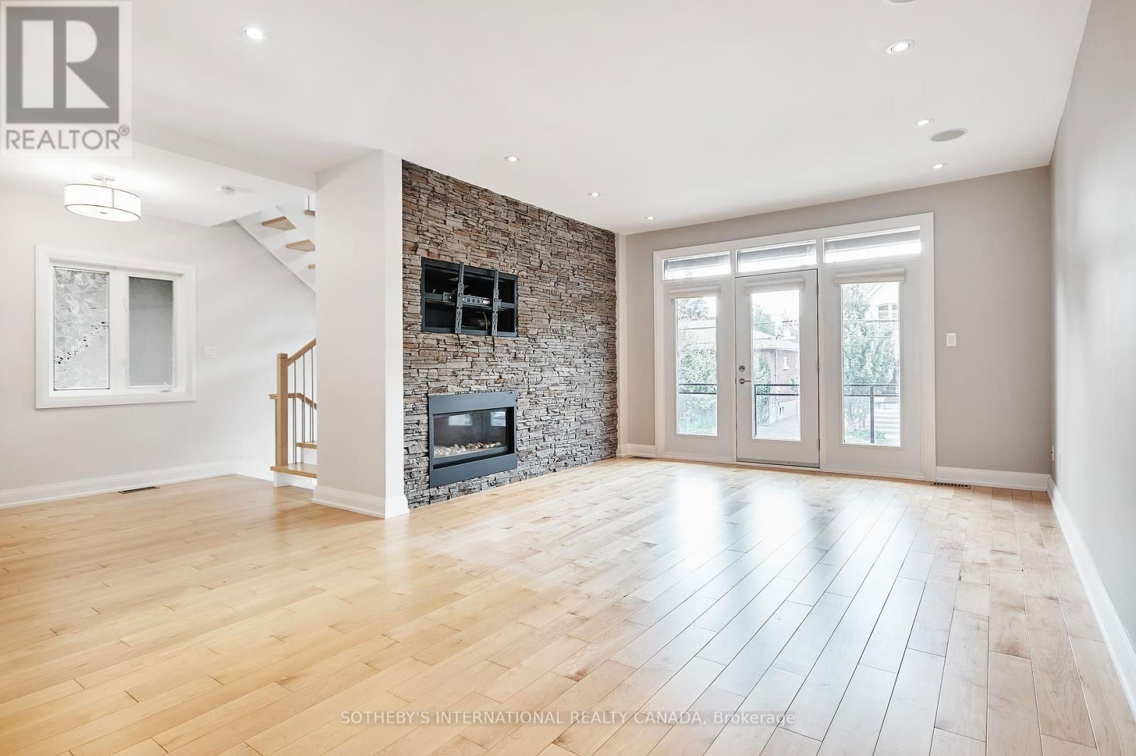 384 BERKLEY AVENUE Image 4