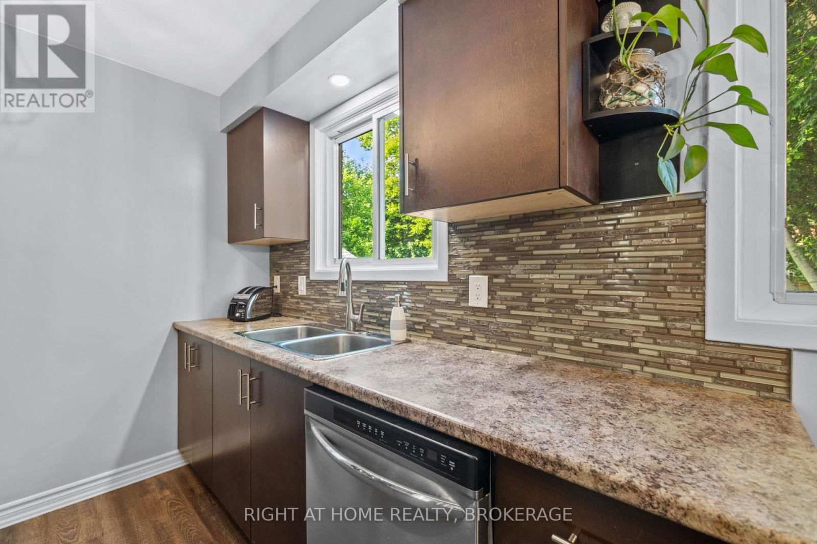 19 BEECHWOOD ROAD Image 11