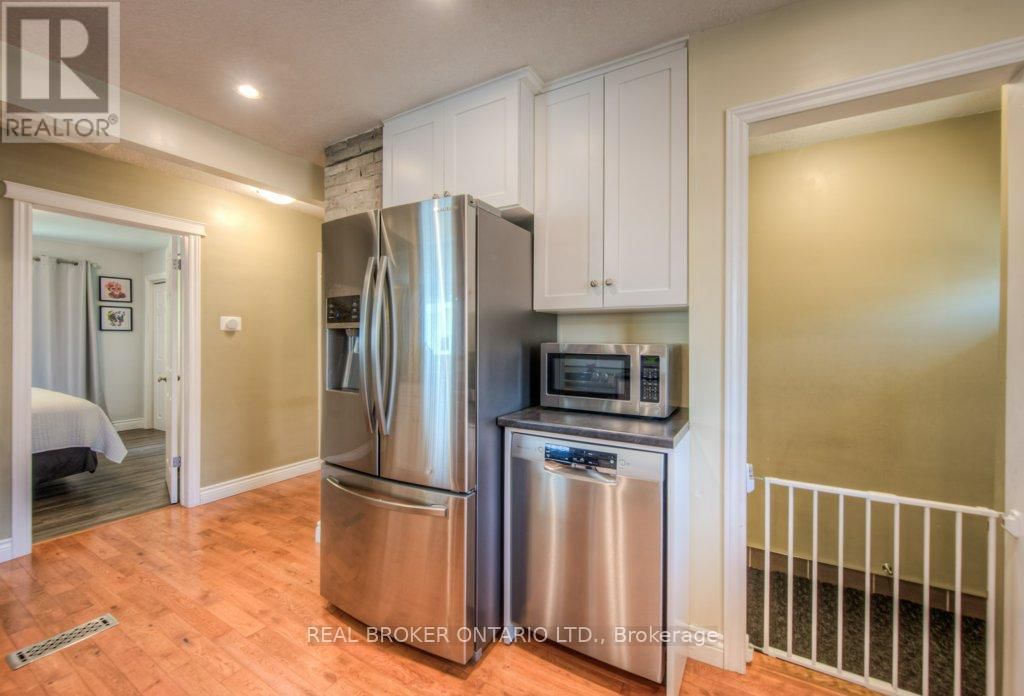 1212 QUEEN'S BOULEVARD Image 13